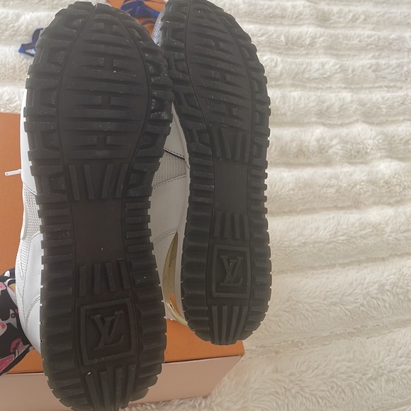 Louis Vuitton Run Away Sneakers - Picture 6 of 7